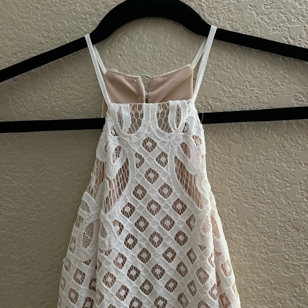 Lulus. Lace Dress Size XS Taupe underneath and Ivory Lace - Picture 8 of 13